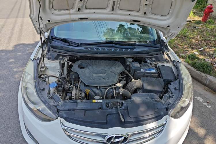 Used Hyundai Elantra (5th Generation / Langdong) 2013 1.6L Automatic Leading Model Engine Bay