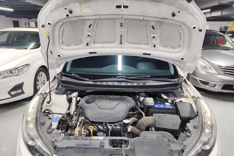 Used Hyundai Elantra (5th Generation / Langdong) 2013 1.6L Automatic Leading Model Engine Bay