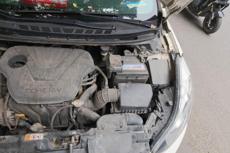Used Hyundai Elantra (5th Generation / Langdong) 2013 1.6L Automatic Leading Model Engine Bay Left