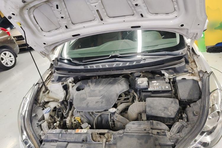 Used Hyundai Elantra (5th Generation / Langdong) 2013 1.6L Automatic Leading Model Engine Bay