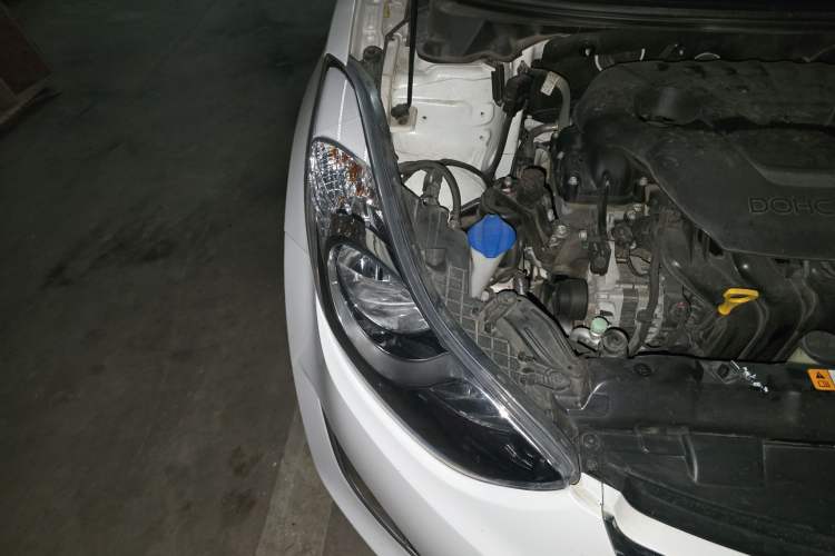 Used Hyundai Elantra (5th Generation / Langdong) 2013 1.6L Automatic Luxury Model Engine Bay Right
