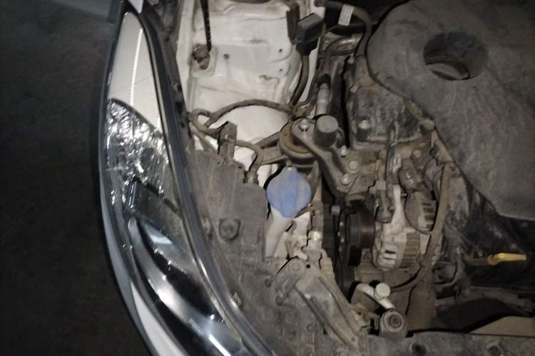Used Hyundai Elantra (5th Generation / Langdong) 2013 1.6L Automatic Luxury Model Engine Bay Right