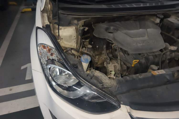Used Hyundai Elantra (5th Generation / Langdong) 2013 1.6L Automatic Luxury Model Engine Bay Right