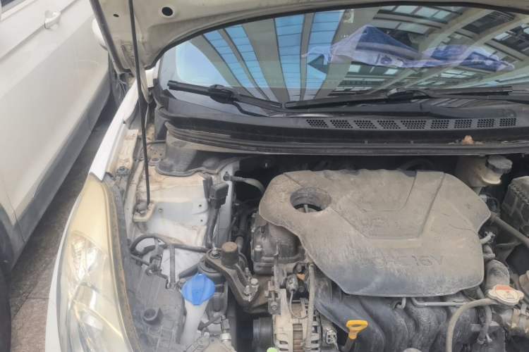 Used Hyundai Elantra (5th Generation / Langdong) 2013 1.6L Automatic Luxury Model Engine Bay Right