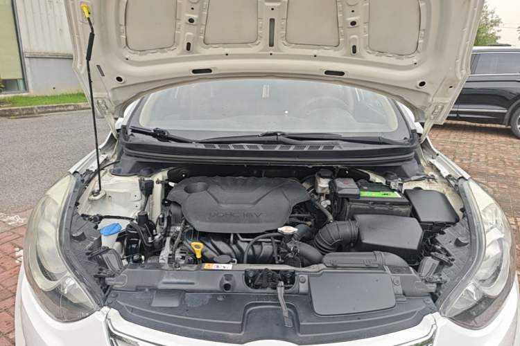 Used Hyundai Elantra (5th Generation / Langdong) 2013 1.6L Automatic Leading Model Engine Bay