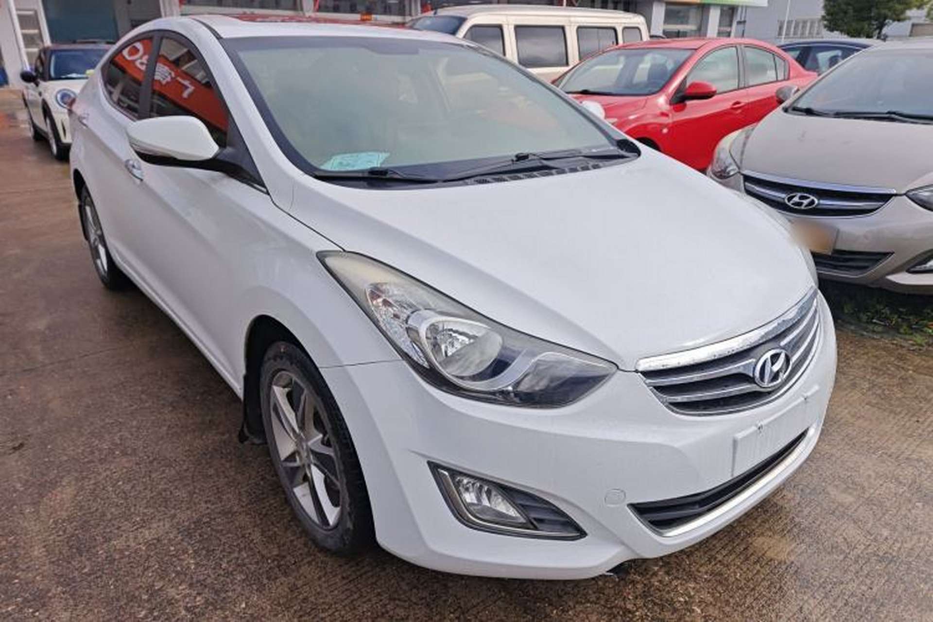 Used Hyundai Elantra (5th Generation / Langdong) 2013 1.6L Automatic Leading Model Front Right 45 Deg