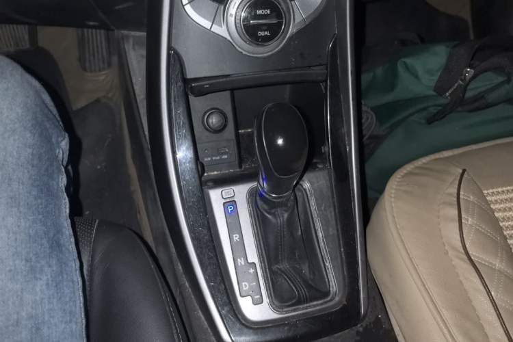 Used Hyundai Elantra (5th Generation / Langdong) 2013 1.6L Automatic Luxury Model Gear Lever