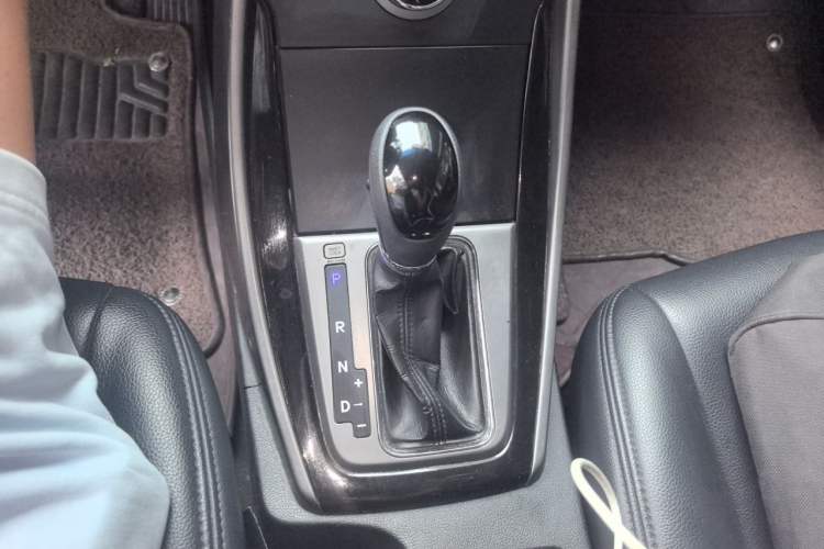 Used Hyundai Elantra (5th Generation / Langdong) 2013 1.6L Automatic Leading Model Gear Lever