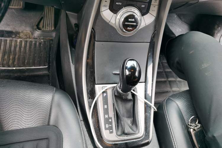 Used Hyundai Elantra (5th Generation / Langdong) 2013 1.6L Automatic Leading Model Gear Lever