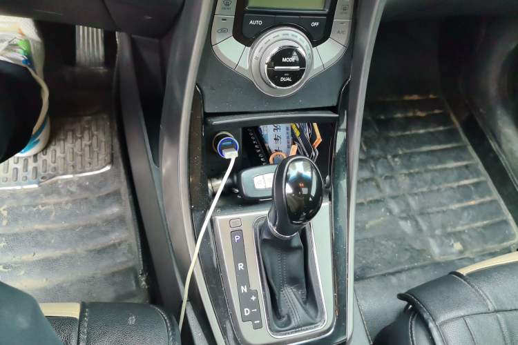 Used Hyundai Elantra (5th Generation / Langdong) 2013 1.6L Automatic Luxury Model Gear Lever