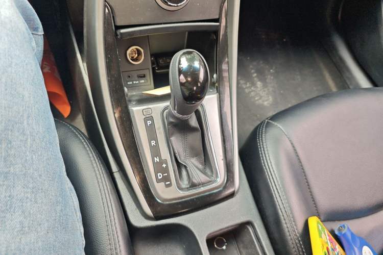 Used Hyundai Elantra (5th Generation / Langdong) 2013 1.6L Automatic Leading Model Gear Lever