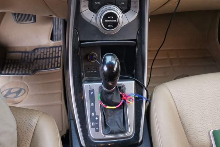 Used Hyundai Elantra (5th Generation / Langdong) 2013 1.6L Automatic Luxury Model Gear Lever