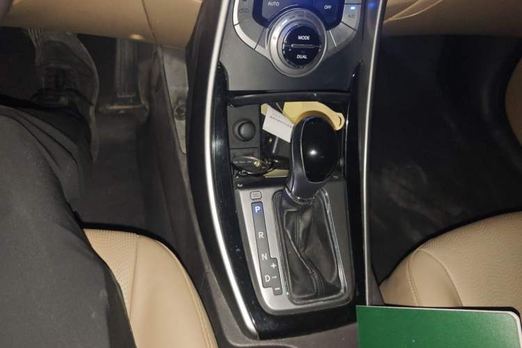 Used Hyundai Elantra (5th Generation / Langdong) 2013 1.6L Automatic Luxury Model Gear Lever