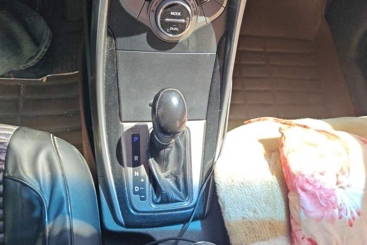 Used Hyundai Elantra (5th Generation / Langdong) 2013 1.6L Automatic Luxury Model Gear Lever
