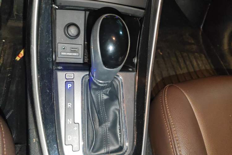 Used Hyundai Elantra (5th Generation / Langdong) 2013 1.6L Automatic Leading Model Gear Lever