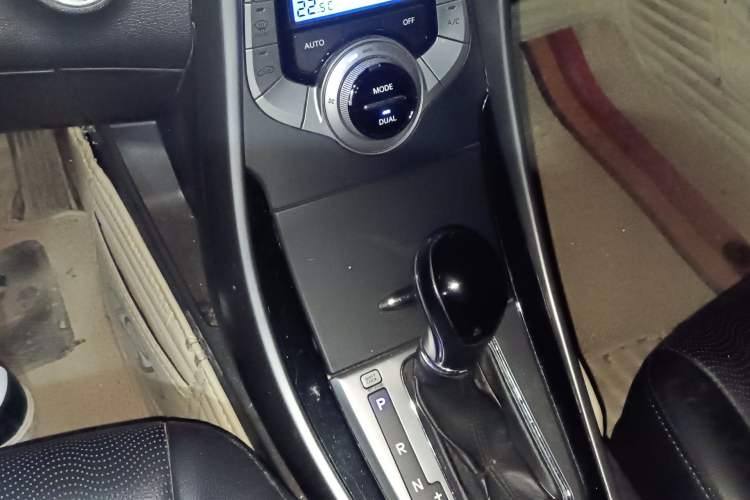 Used Hyundai Elantra (5th Generation / Langdong) 2013 1.6L Automatic Luxury Model Gear Lever
