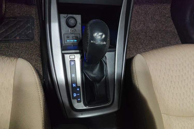 Used Hyundai Elantra (5th Generation / Langdong) 2013 1.6L Automatic Leading Model Gear Lever
