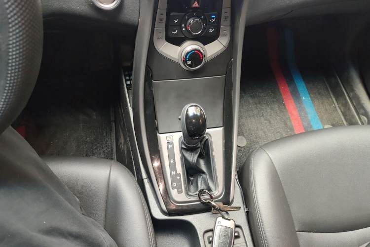 Used Hyundai Elantra (5th Generation / Langdong) 2013 1.6L Automatic Leading Model Gear Lever