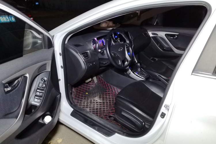 Used Hyundai Elantra (5th Generation / Langdong) 2013 1.6L Automatic Luxury Model Interior 3