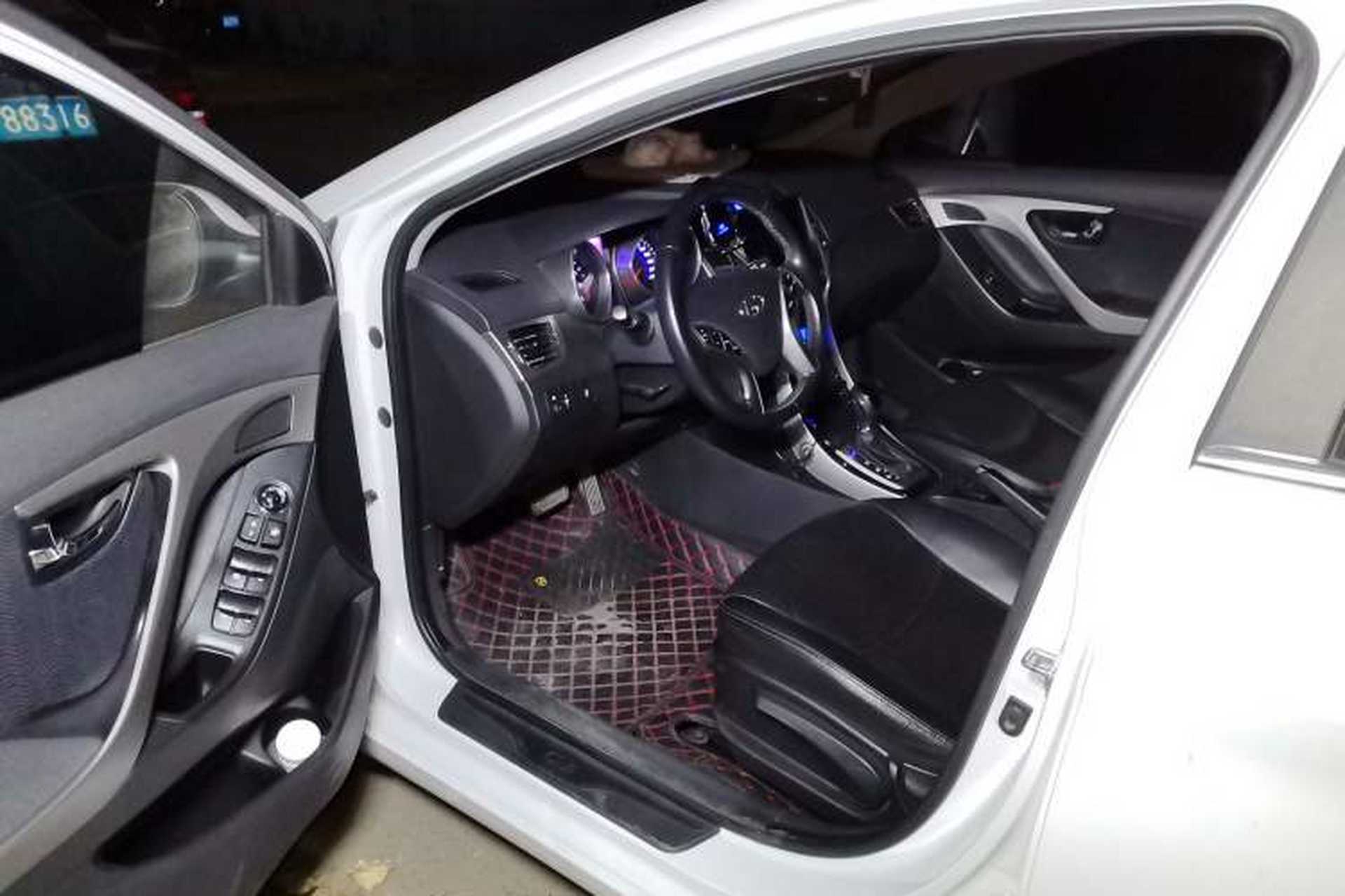 Used Hyundai Elantra (5th Generation / Langdong) 2013 1.6L Automatic Luxury Model Interior 3