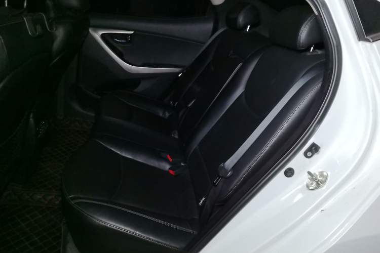 Used Hyundai Elantra (5th Generation / Langdong) 2013 1.6L Automatic Luxury Model Interior 4