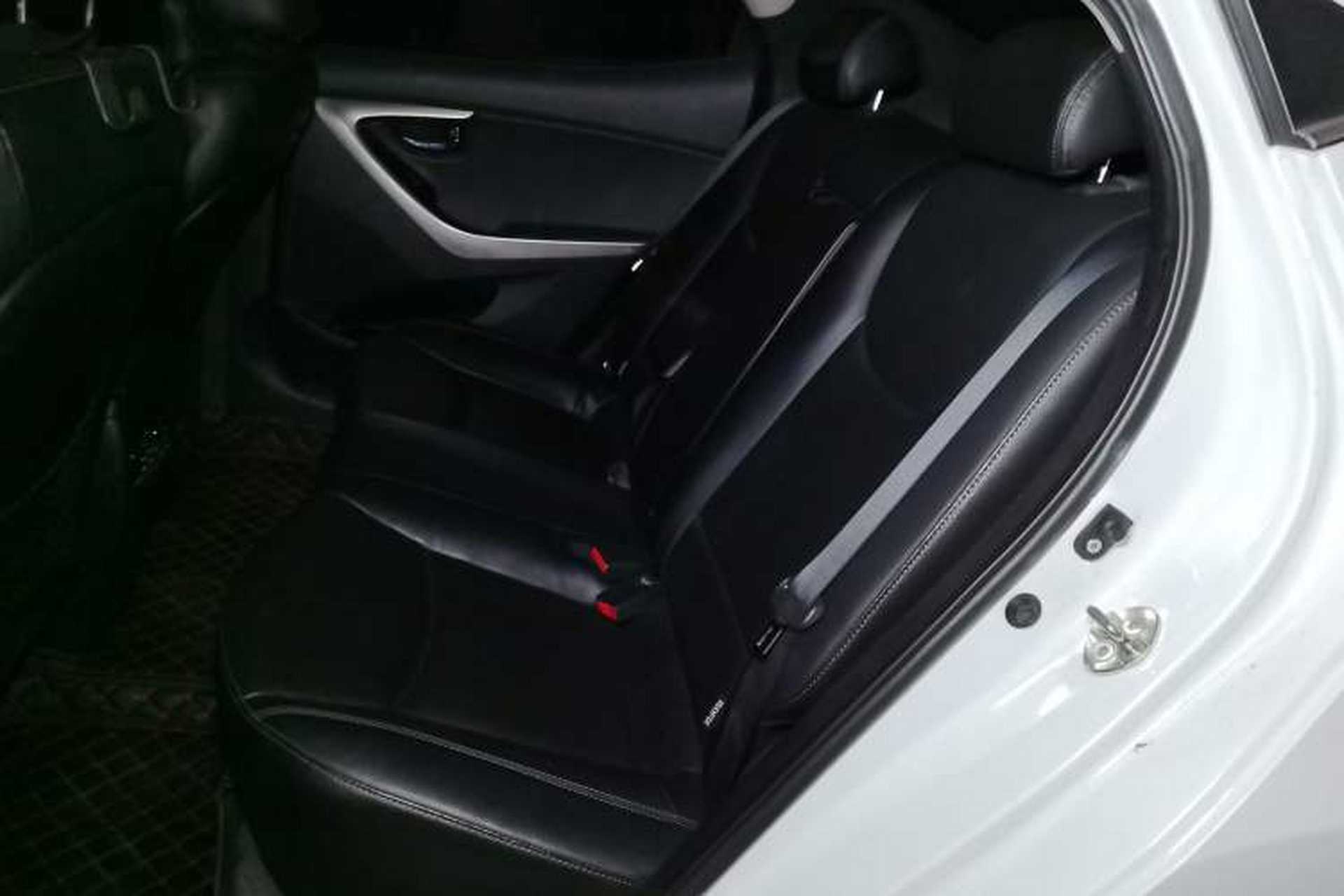 Used Hyundai Elantra (5th Generation / Langdong) 2013 1.6L Automatic Luxury Model Interior 4