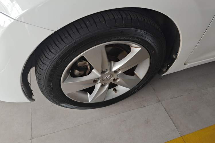 Used Hyundai Elantra (5th Generation / Langdong) 2013 1.6L Automatic Luxury Model Left Front Wheel Hub