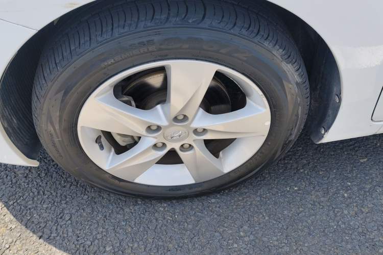 Used Hyundai Elantra (5th Generation / Langdong) 2013 1.6L Automatic Leading Model Left Front Wheel Hub