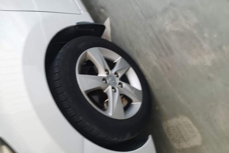Used Hyundai Elantra (5th Generation / Langdong) 2013 1.6L Automatic Leading Model Left Front Wheel Hub