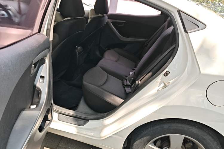 Used Hyundai Elantra (5th Generation / Langdong) 2013 1.6L Automatic Leading Model Left Rear Seat