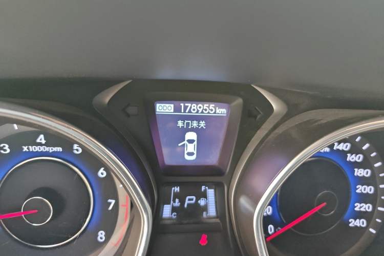 Used Hyundai Elantra (5th Generation / Langdong) 2013 1.6L Automatic Luxury Model Odometer Close Up