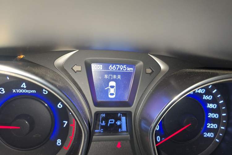 Used Hyundai Elantra (5th Generation / Langdong) 2013 1.6L Automatic Luxury Model Odometer Close Up