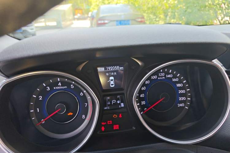 Used Hyundai Elantra (5th Generation / Langdong) 2013 1.6L Automatic Luxury Model Odometer Close Up