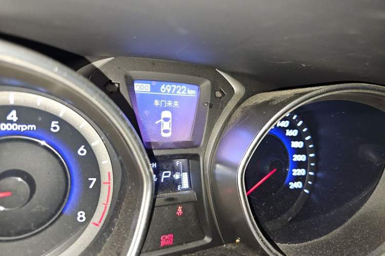 Used Hyundai Elantra (5th Generation / Langdong) 2013 1.6L Automatic Leading Model Odometer Close Up