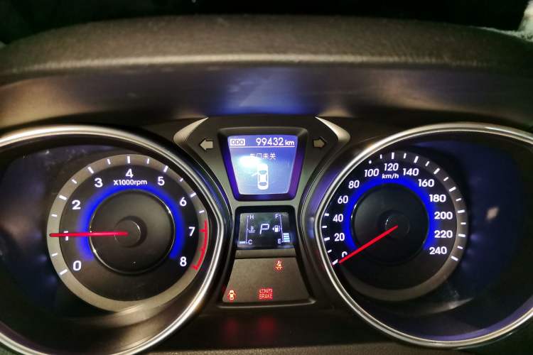 Used Hyundai Elantra (5th Generation / Langdong) 2013 1.6L Automatic Luxury Model Odometer Close Up
