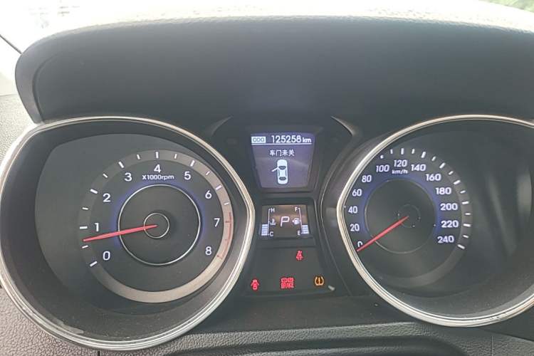 Used Hyundai Elantra (5th Generation / Langdong) 2013 1.6L Automatic Leading Model Odometer Close Up