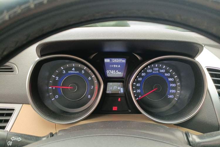 Used Hyundai Elantra (5th Generation / Langdong) 2013 1.6L Automatic Luxury Model Odometer Close Up