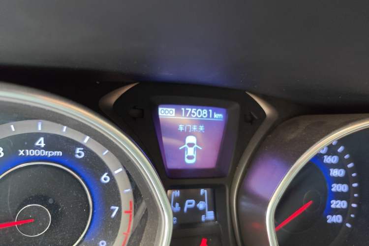Used Hyundai Elantra (5th Generation / Langdong) 2013 1.6L Automatic Leading Model Odometer Close Up