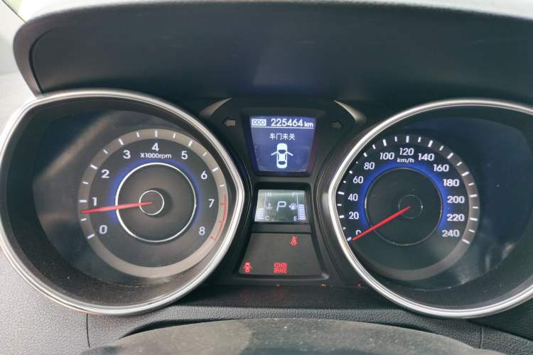 Used Hyundai Elantra (5th Generation / Langdong) 2013 1.6L Automatic Leading Model Odometer Close Up