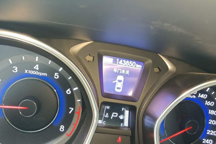 Used Hyundai Elantra (5th Generation / Langdong) 2013 1.6L Automatic Leading Model Odometer Close Up