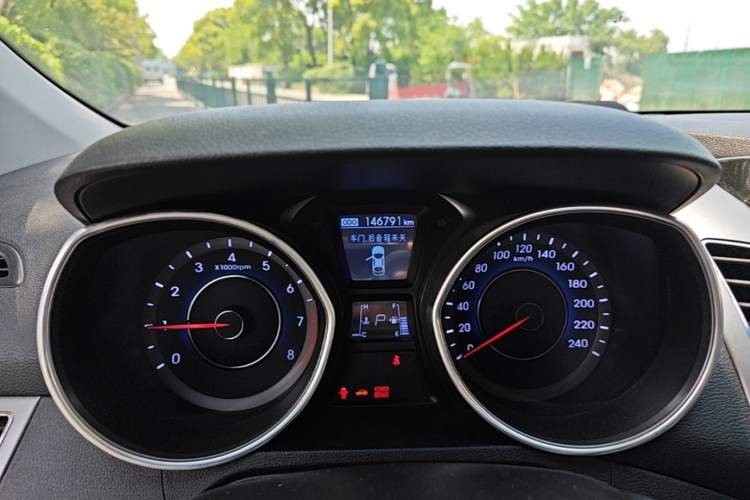 Used Hyundai Elantra (5th Generation / Langdong) 2013 1.6L Automatic Leading Model Odometer Close Up