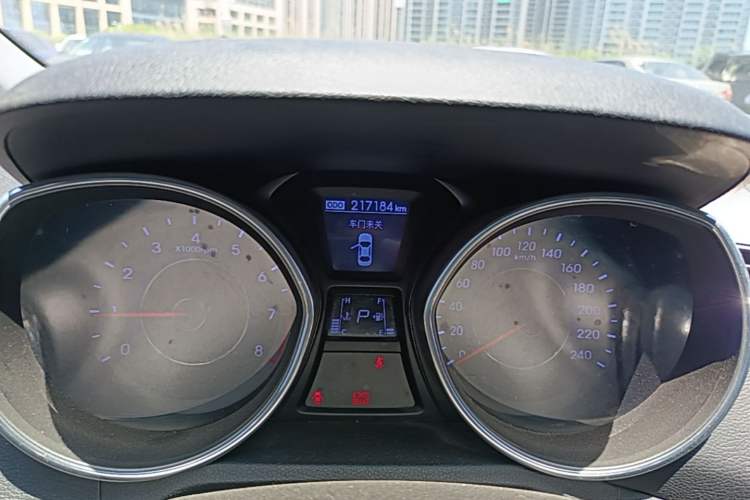Used Hyundai Elantra (5th Generation / Langdong) 2013 1.6L Automatic Luxury Model Odometer Close Up