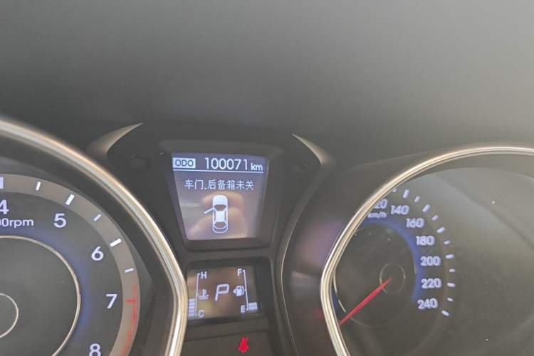 Used Hyundai Elantra (5th Generation / Langdong) 2013 1.6L Automatic Luxury Model Odometer Close Up