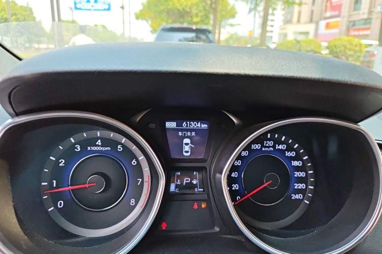 Used Hyundai Elantra (5th Generation / Langdong) 2013 1.6L Automatic Luxury Model Odometer Close Up