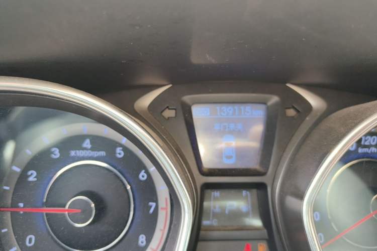 Used Hyundai Elantra (5th Generation / Langdong) 2013 1.6L Automatic Leading Model Odometer Close Up