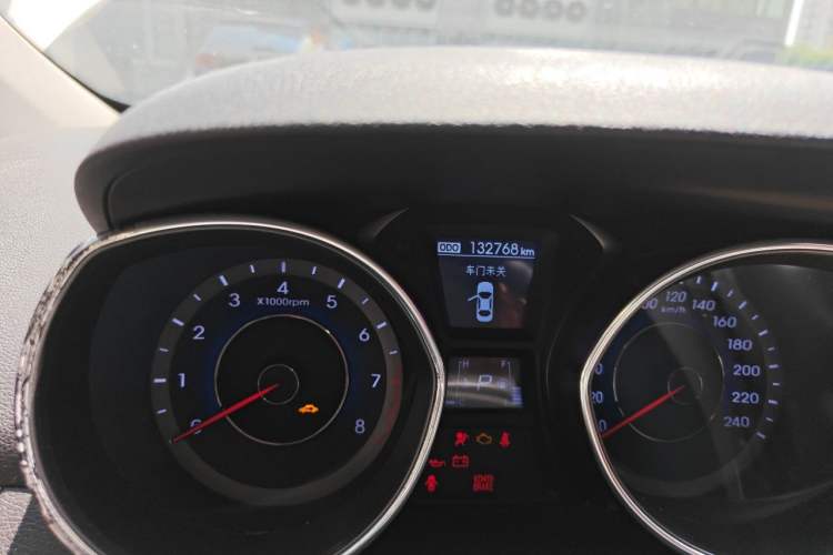 Used Hyundai Elantra (5th Generation / Langdong) 2013 1.6L Automatic Leading Model Odometer Close Up