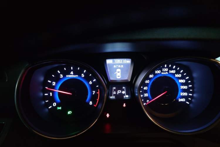 Used Hyundai Elantra (5th Generation / Langdong) 2013 1.6L Automatic Leading Model Odometer Close Up