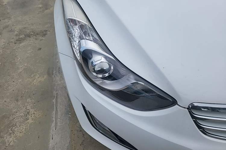Used Hyundai Elantra (5th Generation / Langdong) 2013 1.6L Automatic Leading Model Right Front Headlight