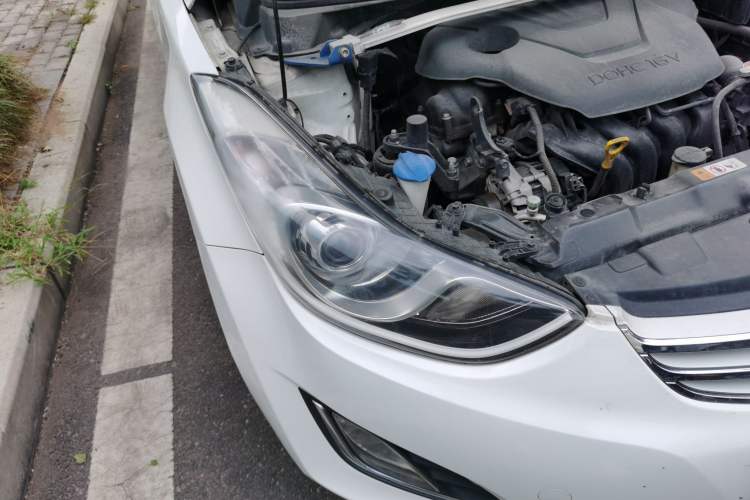 Used Hyundai Elantra (5th Generation / Langdong) 2013 1.6L Automatic Leading Model Right Front Headlight