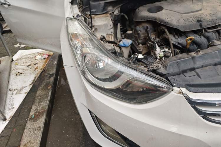 Used Hyundai Elantra (5th Generation / Langdong) 2013 1.6L Automatic Leading Model Right Front Headlight